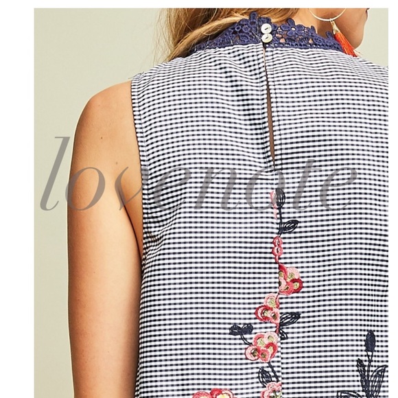 Sleeveless Gingham Crochet Floral Embroidered Top - Picture 6 of 8